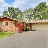 Fenced Yard & Patio! Shawnee Getaway 2 Mi to Dtwn
