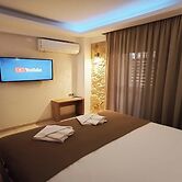 Elisa Luxury Suite in Nea Flogita