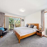 Family Friendly 3-bed Home With Outdoor Area