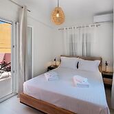 Casa Rossa e Verde by All About Paxos