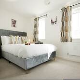Spacious 4BR Contractor Family Home Parking