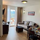 Spacious 1-bedroom Apartment With Balcony