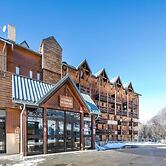 Alpine Stay, Pool & Spa Access