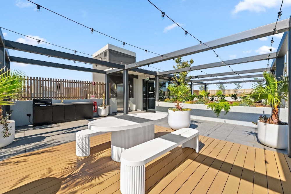 Stylish 2-bed Stay Near Canberra Centre