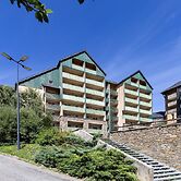 Central Auris-en-oisans Stay for 4