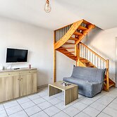 Chic Coastal Pool View Apartment for 6