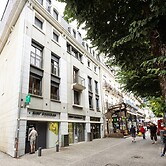 8-person Stay in a Lively Spa Town