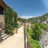 Spacious Alpine Triplex With Terrace