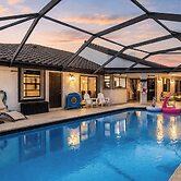 Palm & Pool by Avantstay Screened Pool + Firepit + Chef's Kitchen + Ga