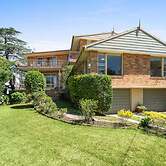 Spacious Family Home With Iconic Views