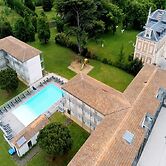 Spacious Stay for 6 in La Rochelle