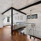 Sunlit 3-bed Coastal Stay With Private Deck