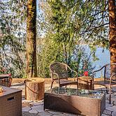 Private Beach Access! Group-friendly Getaway!