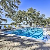 Dock Access! Condo 5 Mi to Okaloosa Island Beach