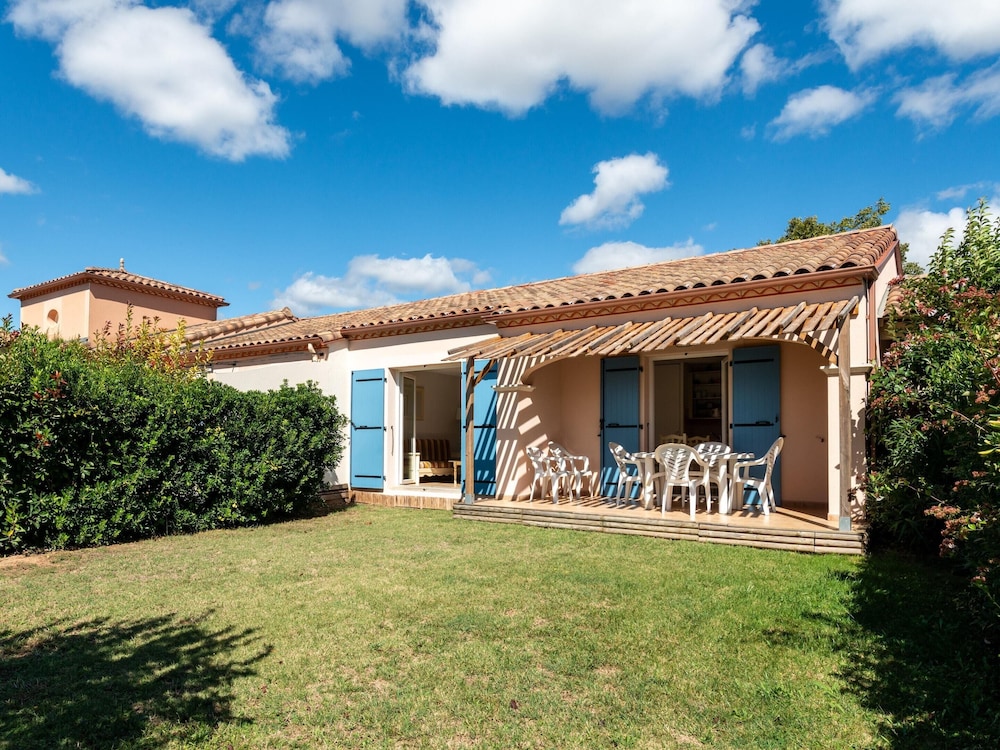 Home for 4 With Private Parking
