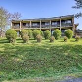 3-person Lakefront Stay in Miremont