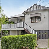 Relaxing Stay Near Brisbane's Cultural Heart