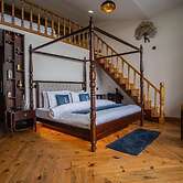 Alaya Stays Trios Top Apartment