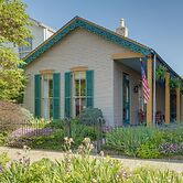 2nd Street Inn: Historic 1870s Gem Steps From Main