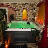 Giorgos Suite - Jacuzzi Hideaway in Lydia Kavala