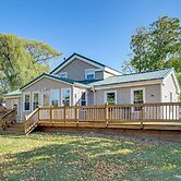 Wine Trail Retreat w/ Tiny Home & Hot Tub