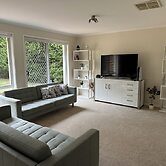 Curtin Cozy 2-bedroom House Near Canberra Hospital