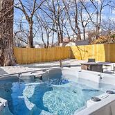 564 Massive 5 Bedroom With hot tub Close to Plaza