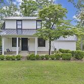 Historic Farmhouse 5 Acres Hot Tub Parkway Access