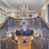 449) Massive 5 Bedroom Downtown!