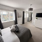 House Sleeps 12 With Wifi