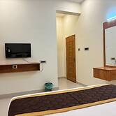 Thamira Grand Palace