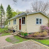 Blocks to Beach & Eats! Elk Rapids 'cozy Cottage'