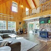Mount Rainier Views & Hot Tub: Pet-friendly Cabin!