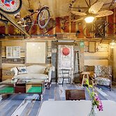 Vintage Vibes + Hot Tub Hangs: Maysville Retreat
