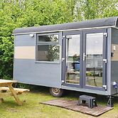 Romantic Lakeside Wagon Retreat