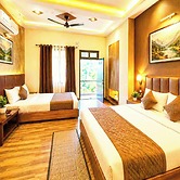 Premium Hotel Girish Heritage Stay