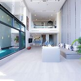 Massive 4 Bedroom with Cinema & Gym