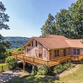 Grandview Getaway 10 Mins From Parkway, Hot Tub, Private, Ping Pong Ta