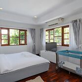 Grand Hill Mansion