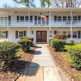 Southern-style Home w/ Luxe Kitchen: 15 Min to DC!