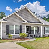 6 Mi to Dtwn Conway! Quiet Family Getaway w/ Patio