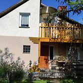 Lakeside Holiday Home, Private Garden