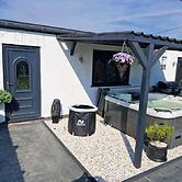 Gym - Hot tub - Sauna - Pet - Parking - Sleeps 6