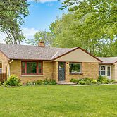 Huge Yard, Fire Pit, Garden! Milwaukee Family Home