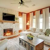 Pet-friendly Historic Home: Downtown Breaux Bridge