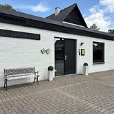 The Waiting Room - Peace, Nature, and Charm in Peer