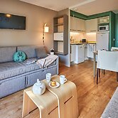 Coastal Chalet for 6 With Pool