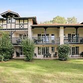 8-person Scenic Landes Forest Apartment