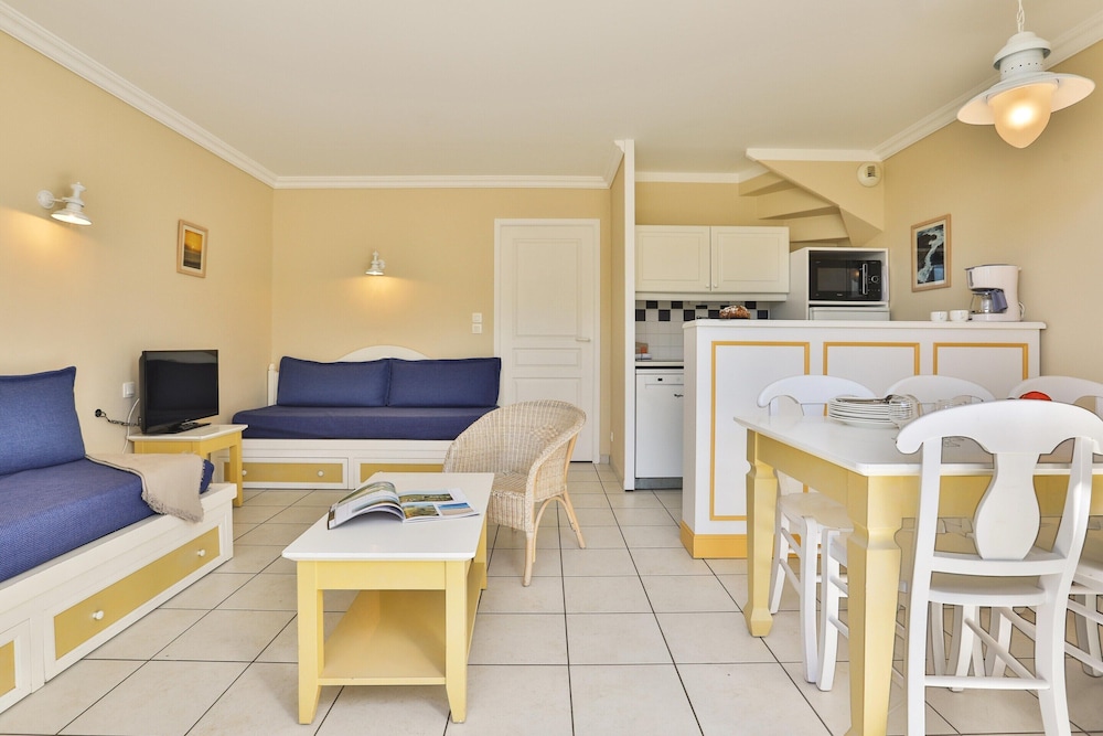Coast Home With Play Area