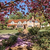 Grade 2 Listed 20 Mins to Baker Street Sleeps 17